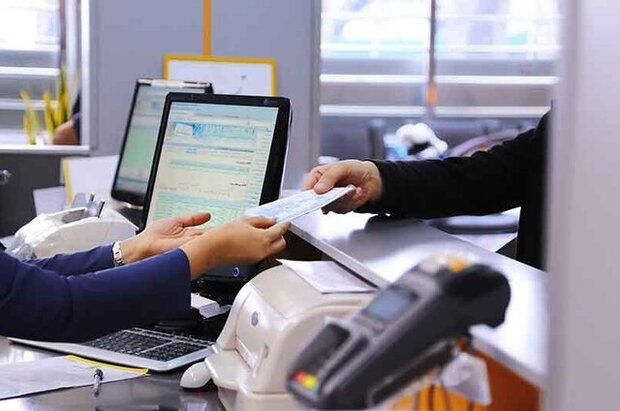 سقف پرداخت وجه نقد در بانک‌ها به ۱۵ میلیون تومان کاهش یافت