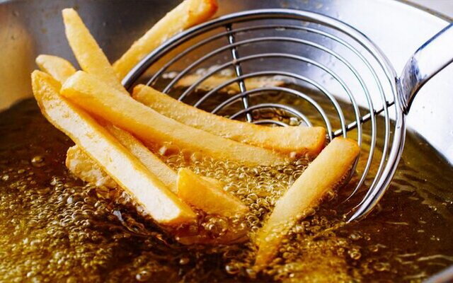 هنگام سرخ‌کردن، در کدام روغن‌ها آکریل‌آمید بیشتری تولید می‌شود؟